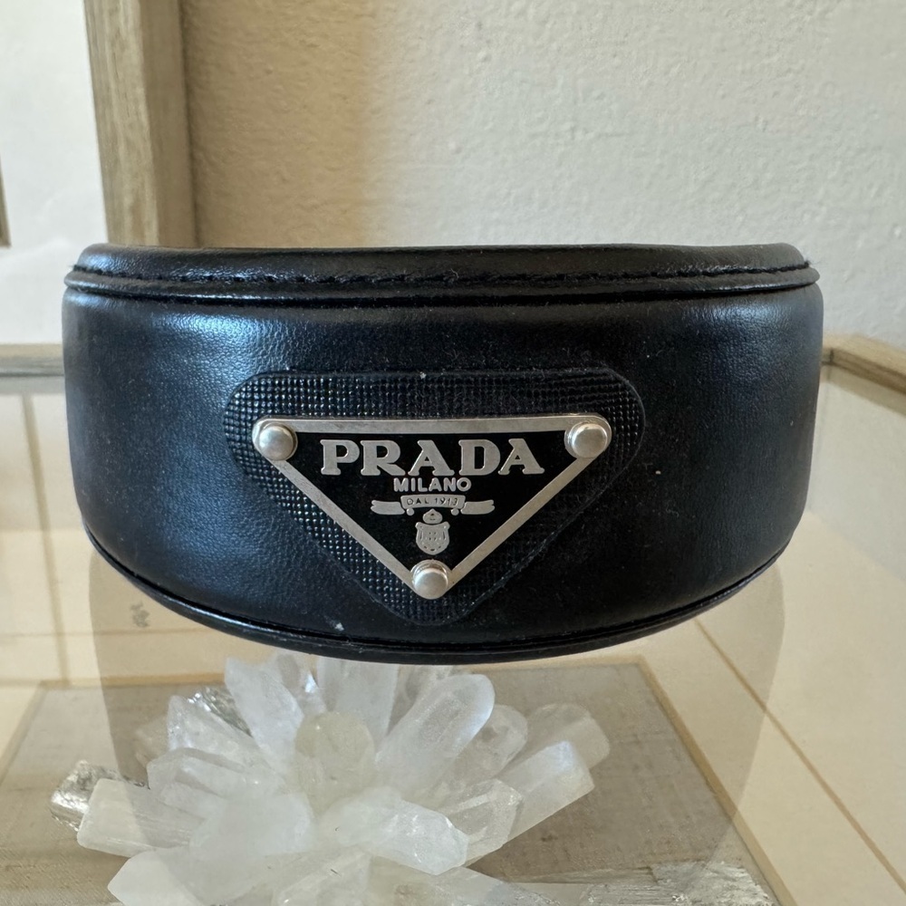 Inspired P headband. Faux leather.